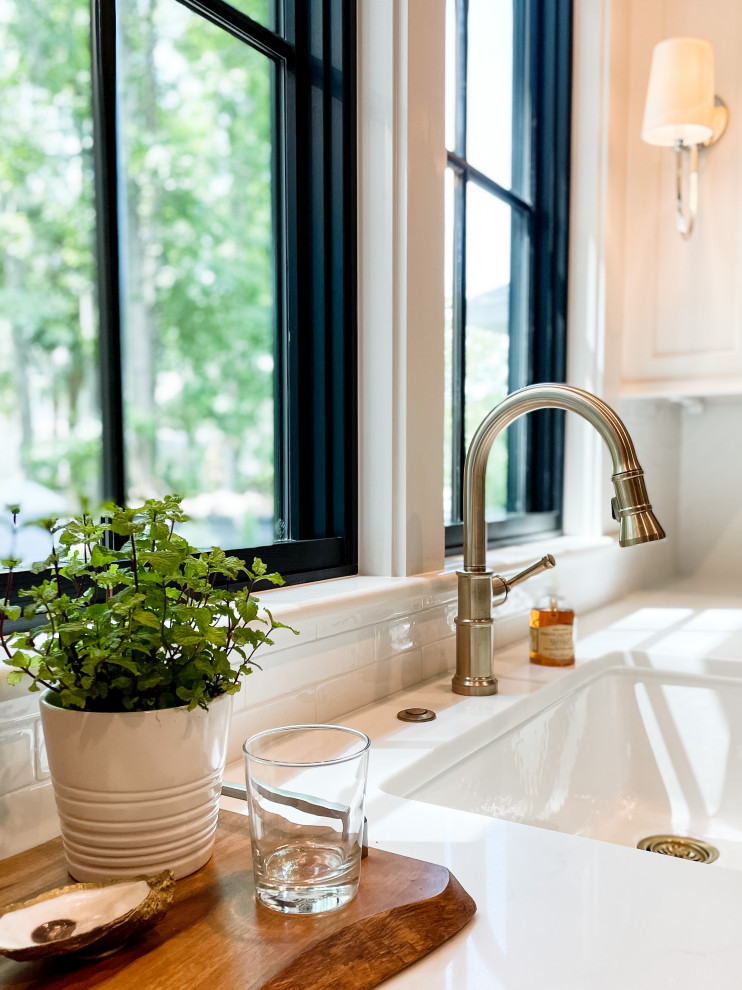 Transitional kitchen photo in Atlanta