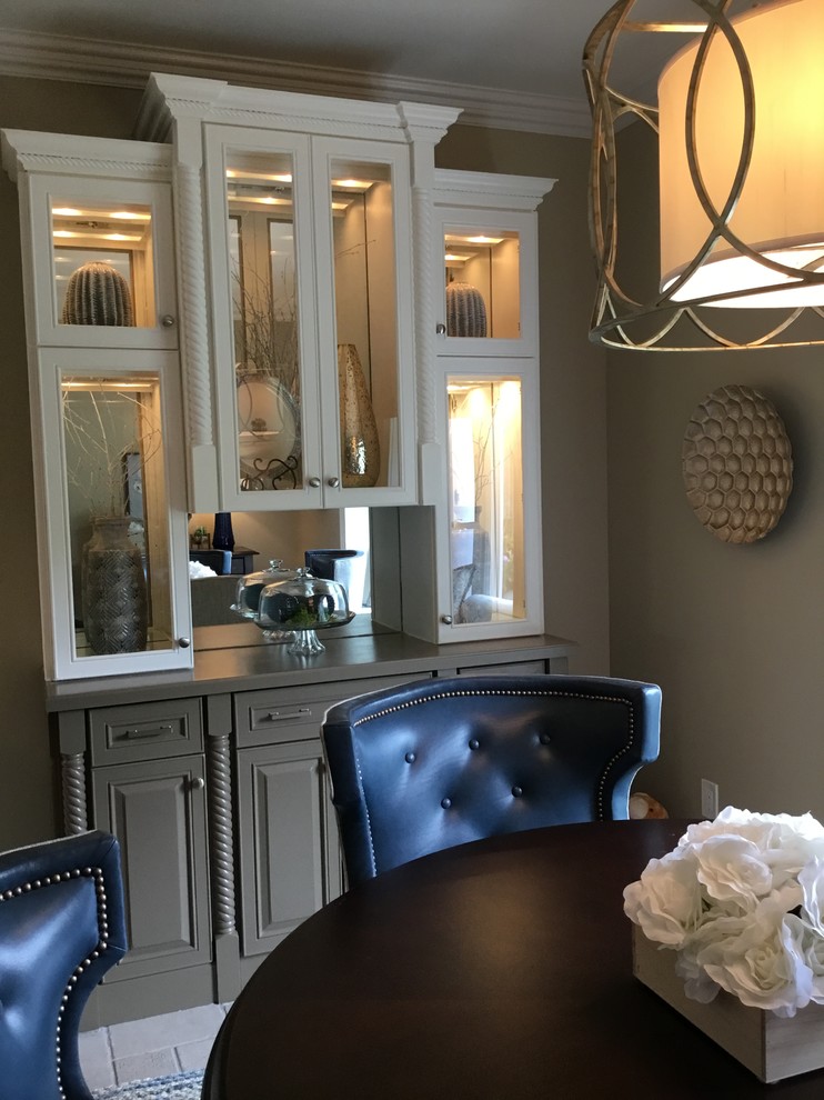 Inspiration for a transitional home design remodel in Cincinnati