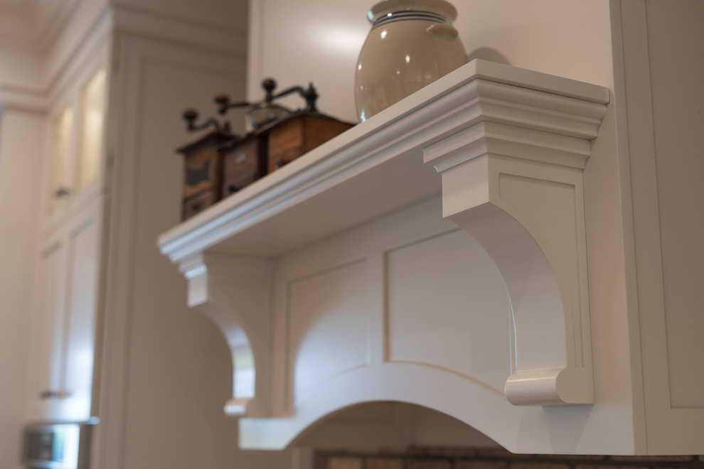 Large transitional home design photo