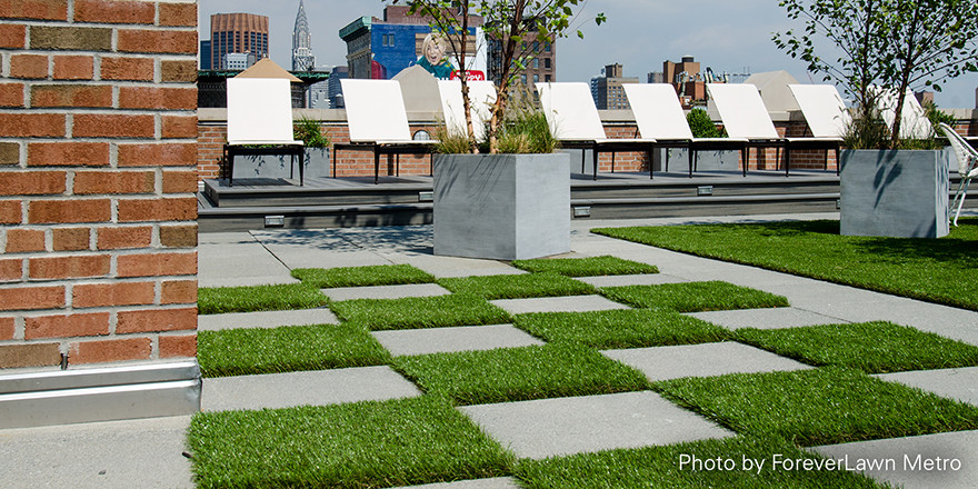 Inspiration for an expansive modern rooftop full sun garden for winter in New York with a garden path.