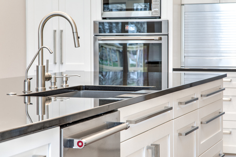 Kitchen - kitchen idea in Omaha