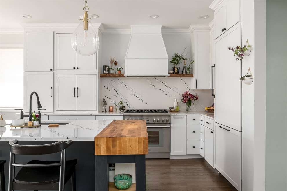 Inspiration for a mid-sized transitional l-shaped medium tone wood floor and brown floor kitchen remodel in Chicago with an undermount sink, shaker cabinets, white cabinets, quartz countertops, white backsplash, quartz backsplash, paneled appliances, an island and white countertops