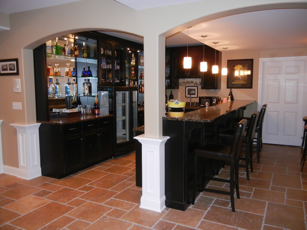 Basement - traditional basement idea in Chicago