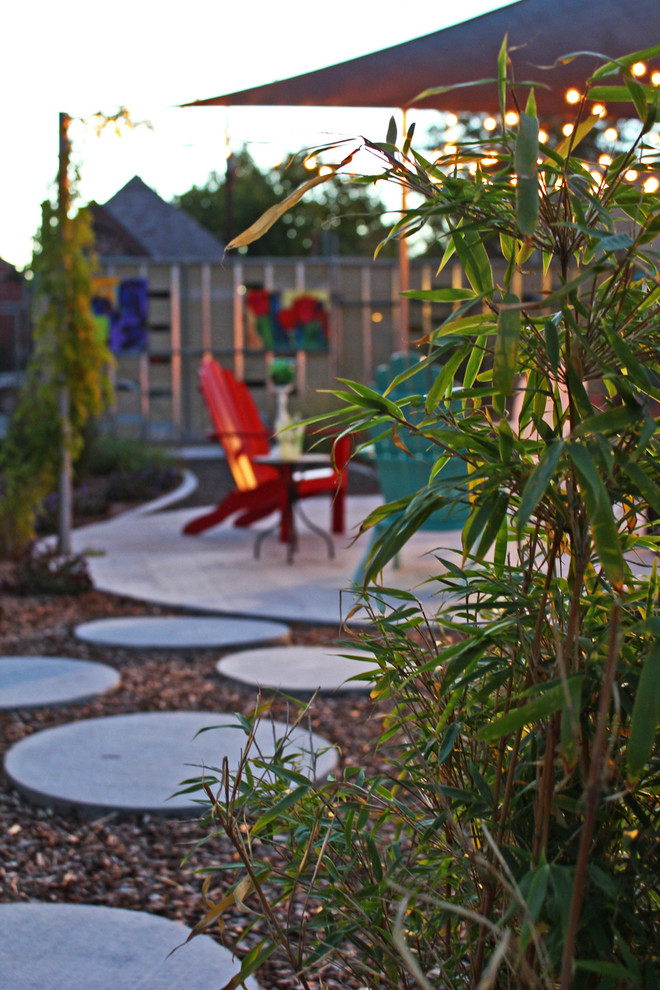 Photo of a contemporary courtyard garden in Denver with concrete pavers.