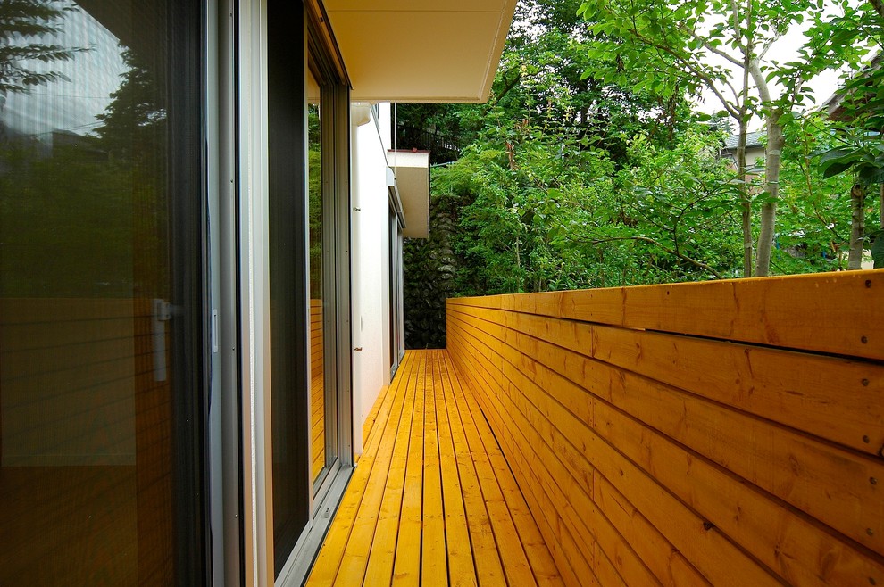 Inspiration for a modern front yard patio in Tokyo Suburbs with decking and a roof extension.