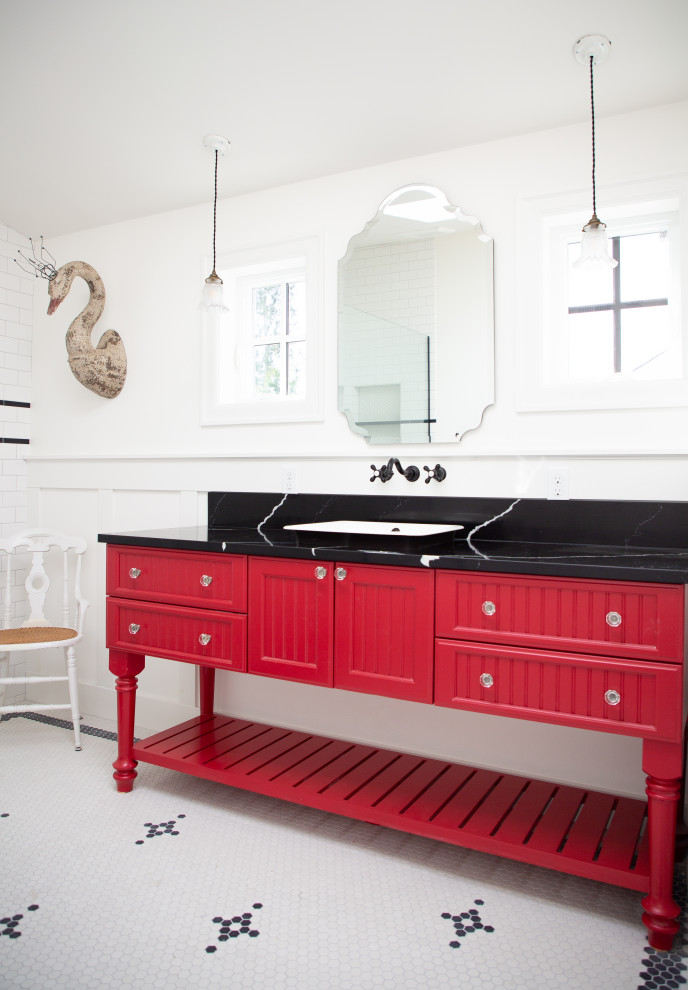 Example of a transitional home design design in Seattle