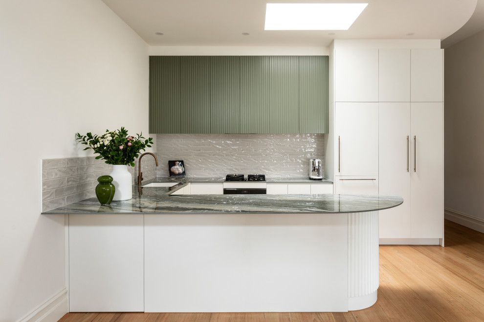 Midcentury kitchen in Melbourne.