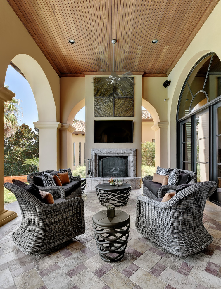Transitional home design photo in Austin