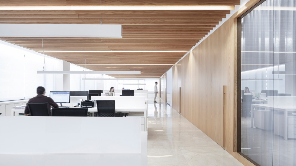 Foto de despacho minimalista con suelo de mármol, madera y madera