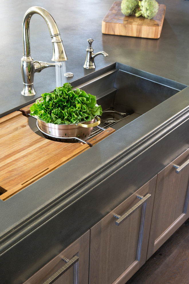 Kitchen - transitional kitchen idea in Denver
