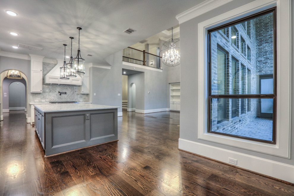 Transitional kitchen photo in Houston
