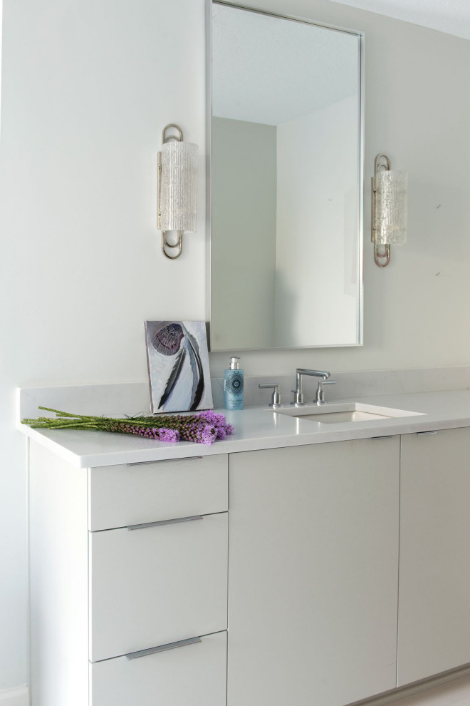 Transitional home design photo in Jacksonville