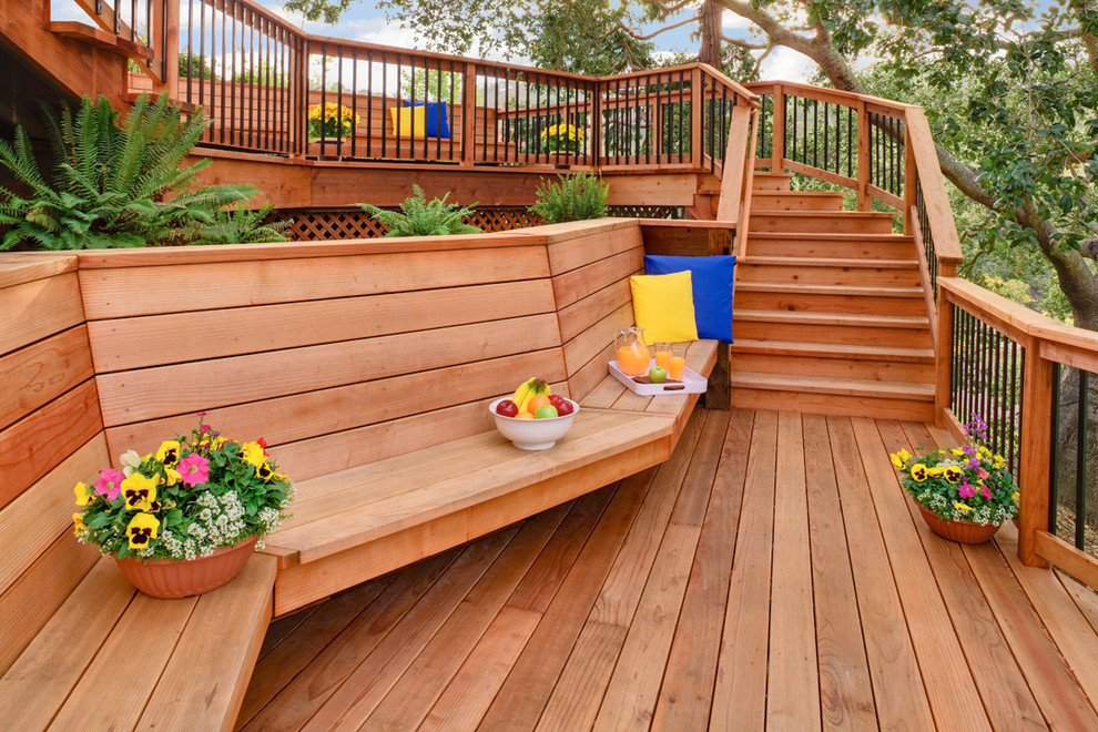 Design ideas for a traditional deck in San Francisco.
