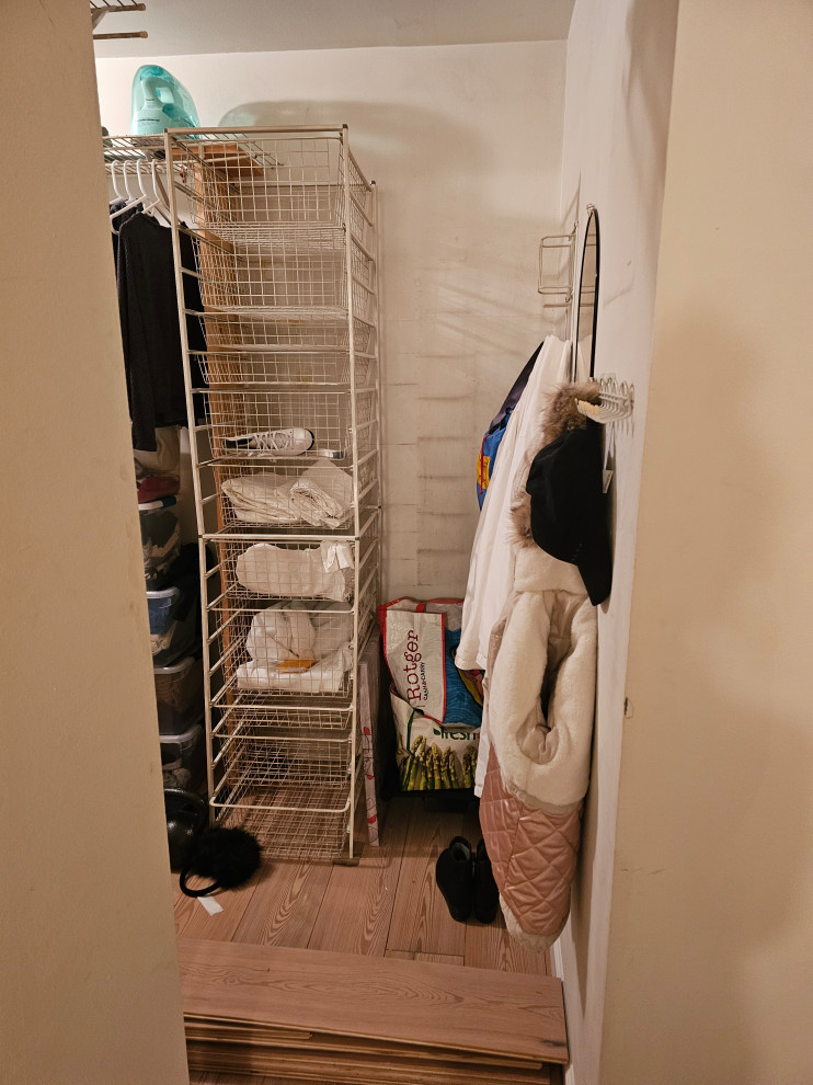 Closet - transitional closet idea in New York