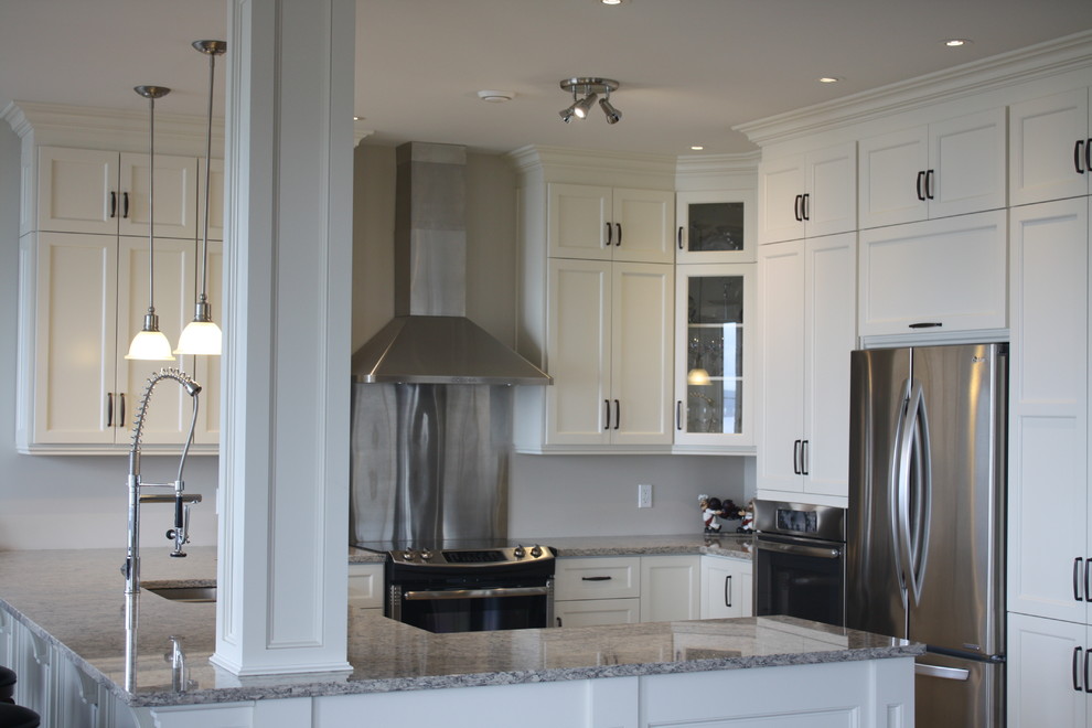 Large transitional kitchen photo