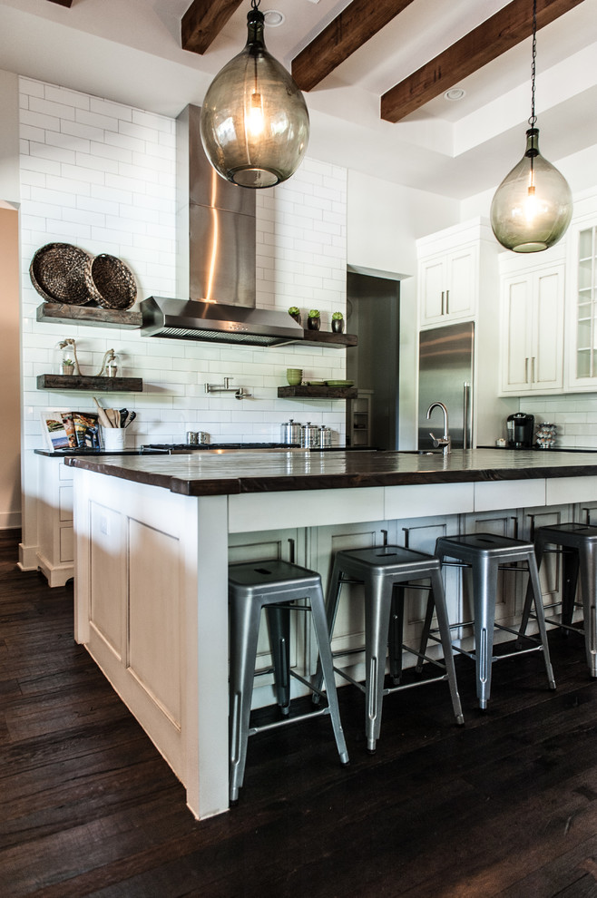 Transitional kitchen photo in Austin