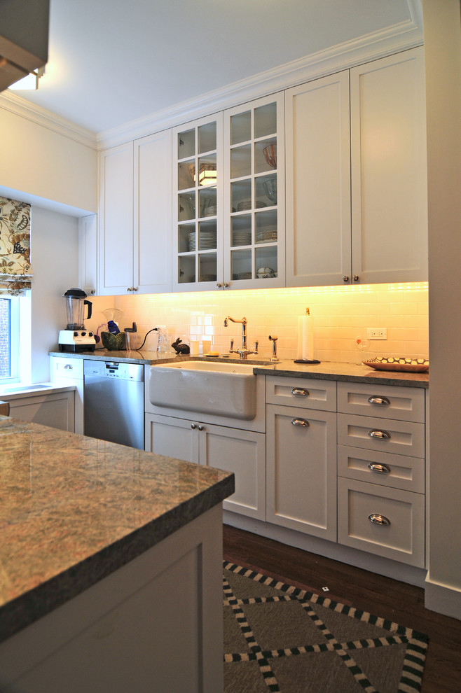 Kitchen - transitional kitchen idea in New York