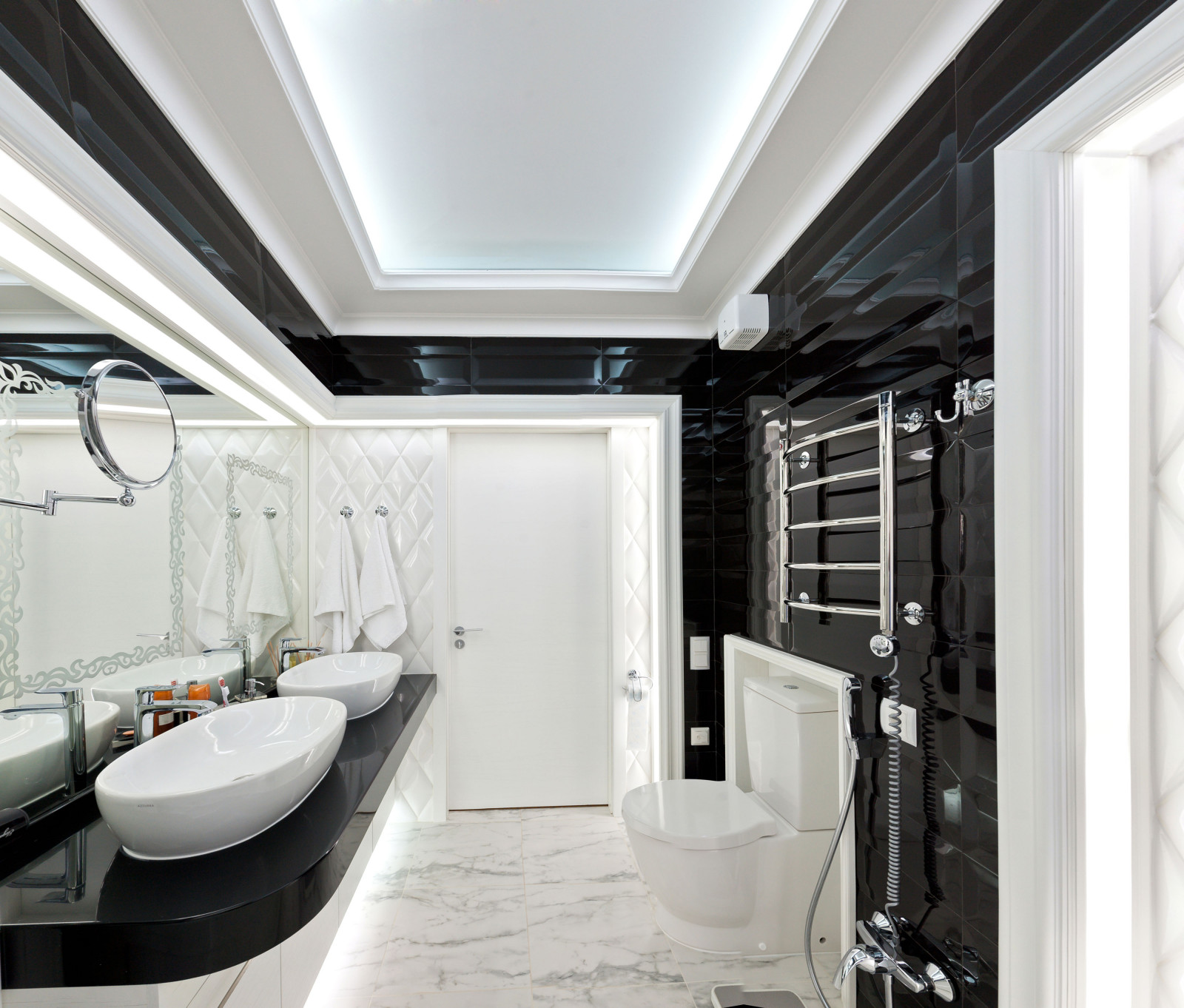 "неоклассический контраст" 2х уровневая квартира