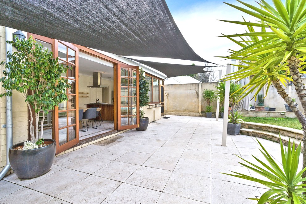Inspiration for a contemporary patio in Perth.