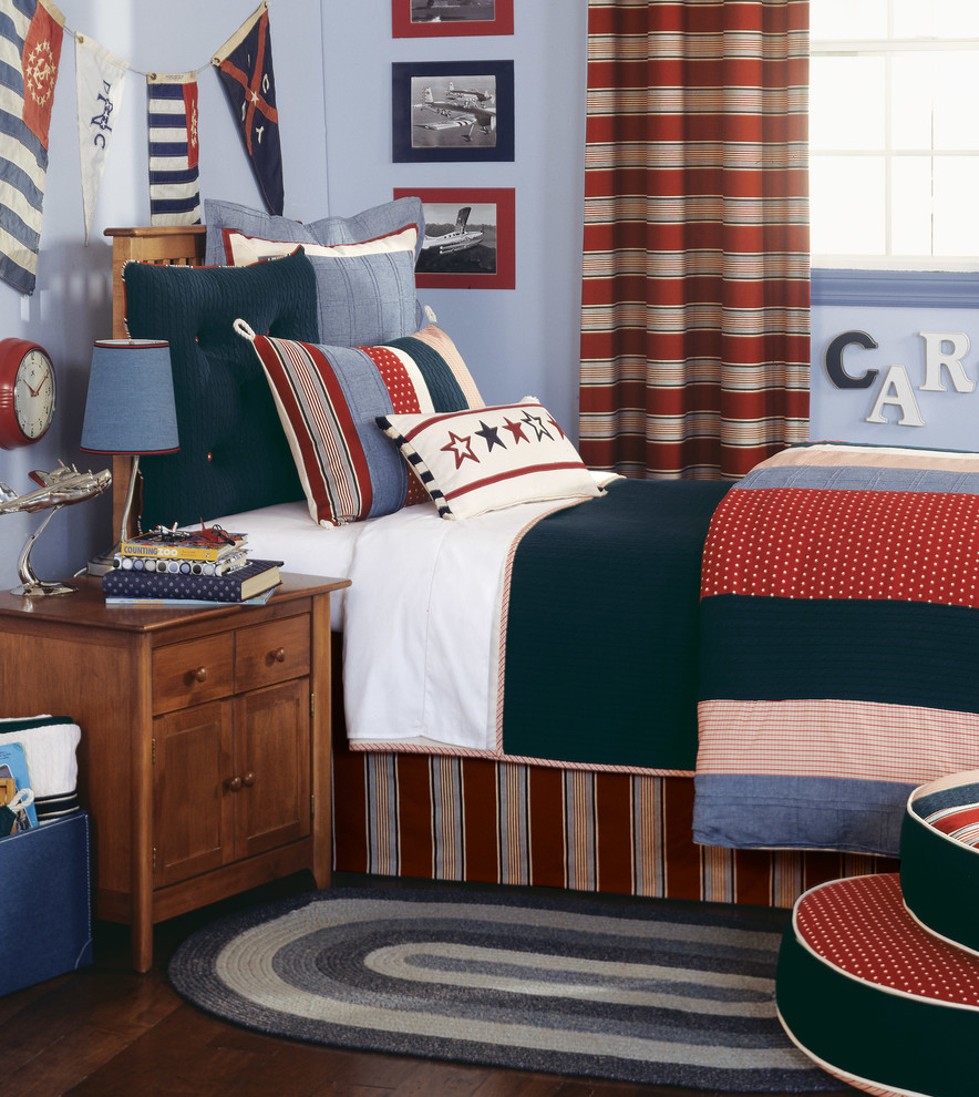 Design ideas for a traditional kids' room in Chicago.