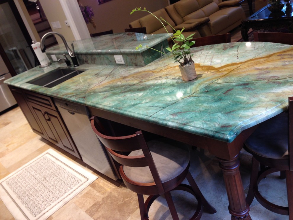 Inspiration for a transitional home design remodel in Chicago