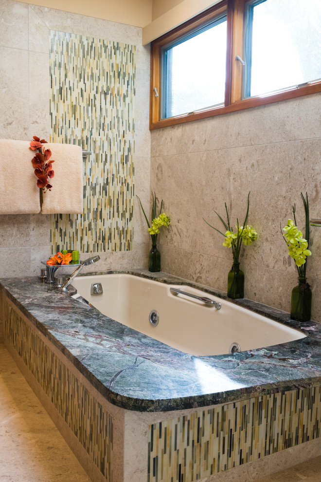 Inspiration for a contemporary bathroom in Hawaii.