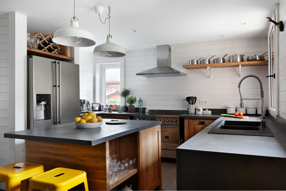 Photo of a mid-sized scandinavian u-shaped eat-in kitchen in Lyon with a drop-in sink, raised-panel cabinets, medium wood cabinets, stainless steel appliances, medium hardwood floors, with island, white splashback and timber splashback.