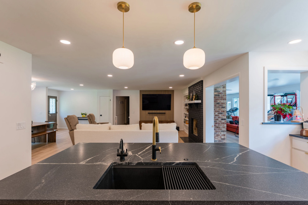 Modern Kitchen and Laundry Room