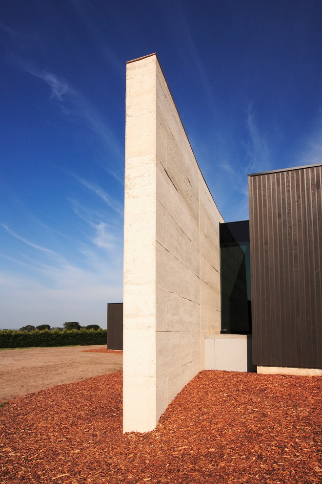 This is an example of a contemporary exterior in Melbourne.