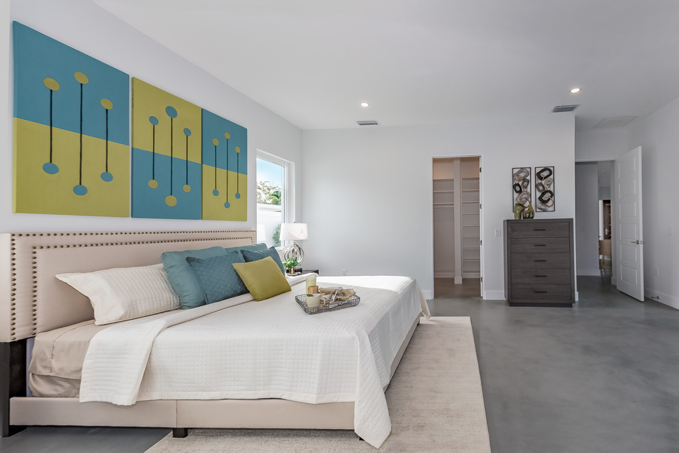 Photo of a modern bedroom in Tampa.