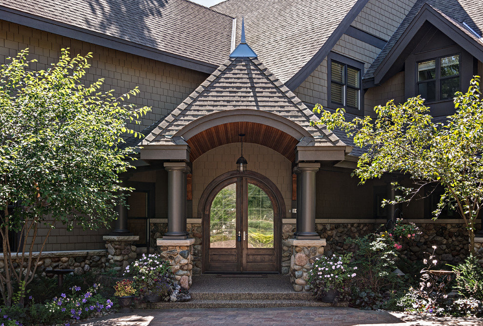 This is an example of a traditional entryway in Minneapolis.