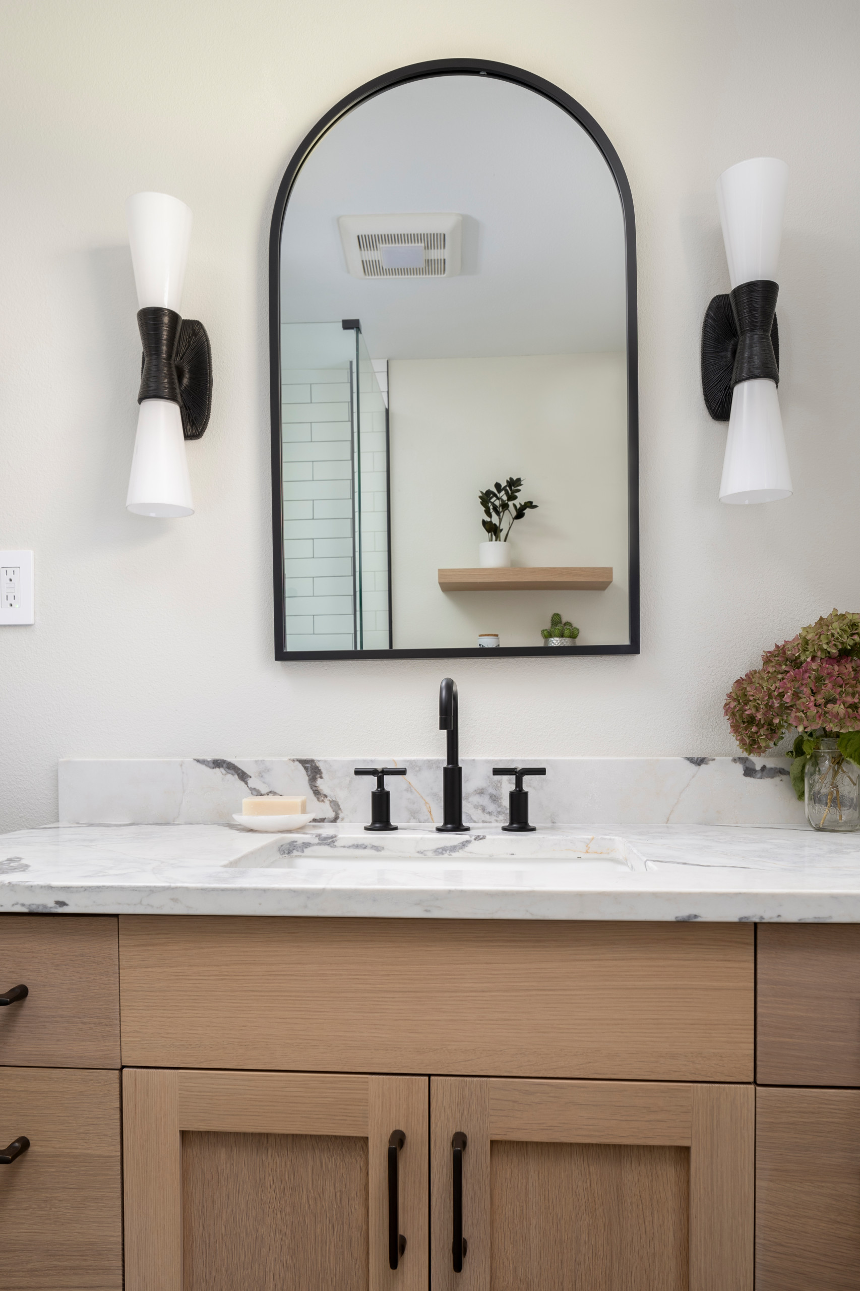 Oak & Onyx Elegance