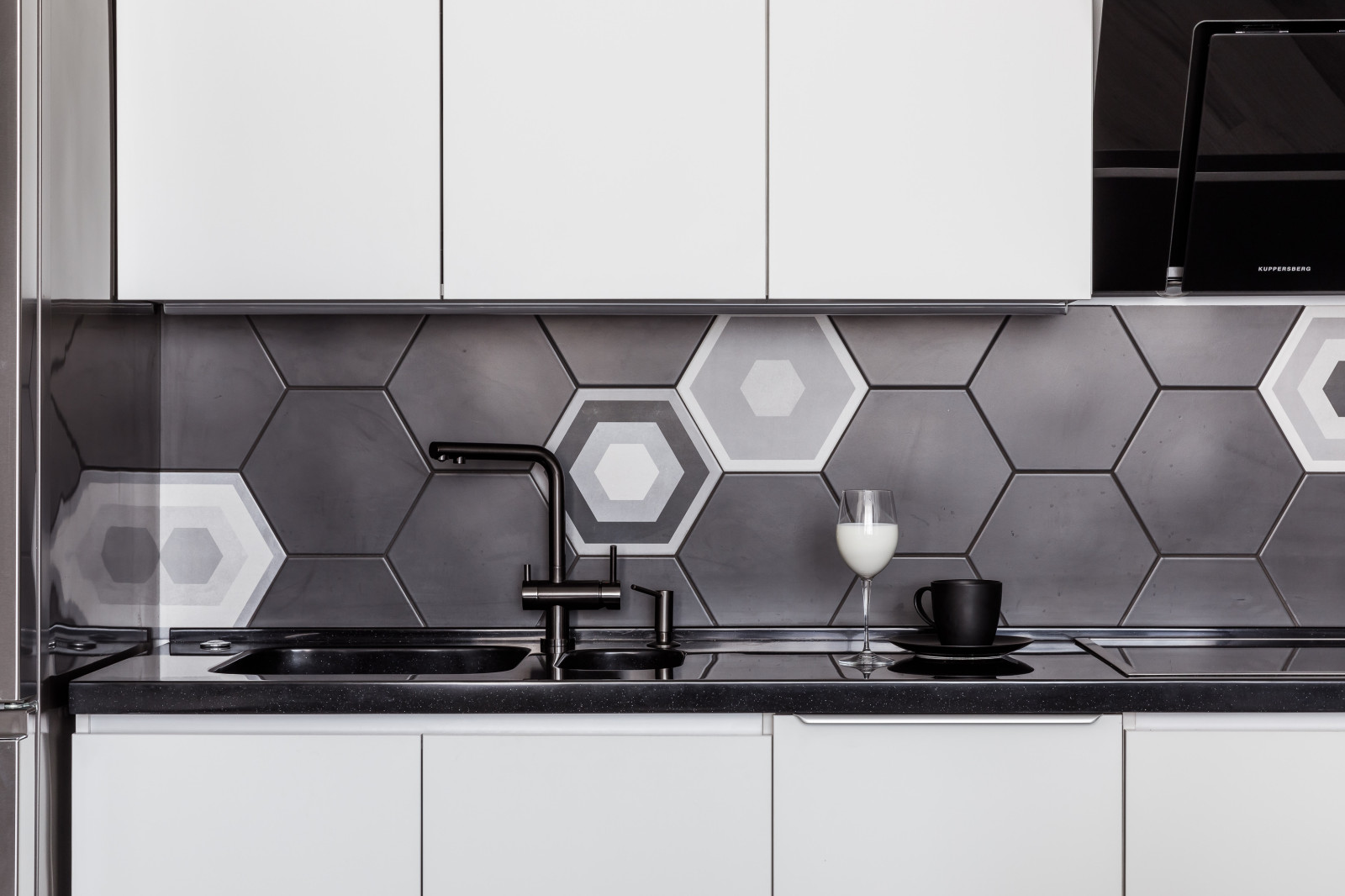 Монохромный интерьер 2-х комнатной квартиры