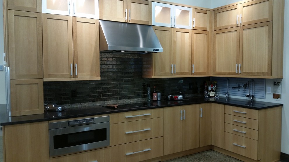 Kitchen - transitional kitchen idea