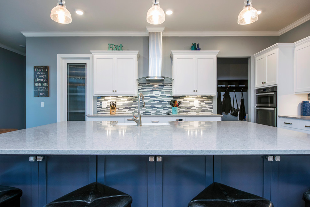 Example of a transitional kitchen design in Columbus