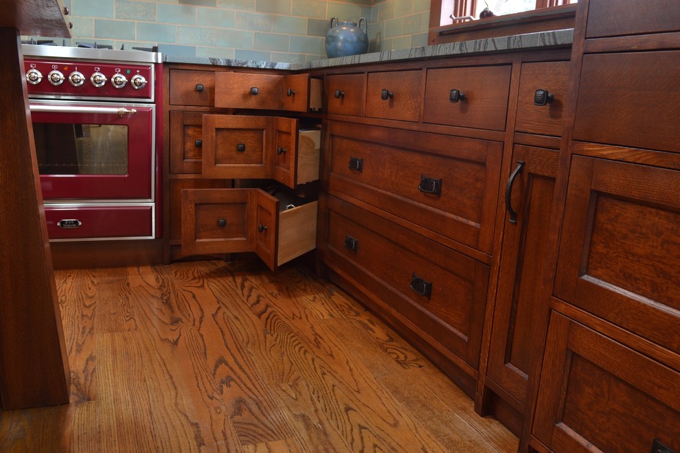This is an example of an arts and crafts kitchen in Philadelphia.