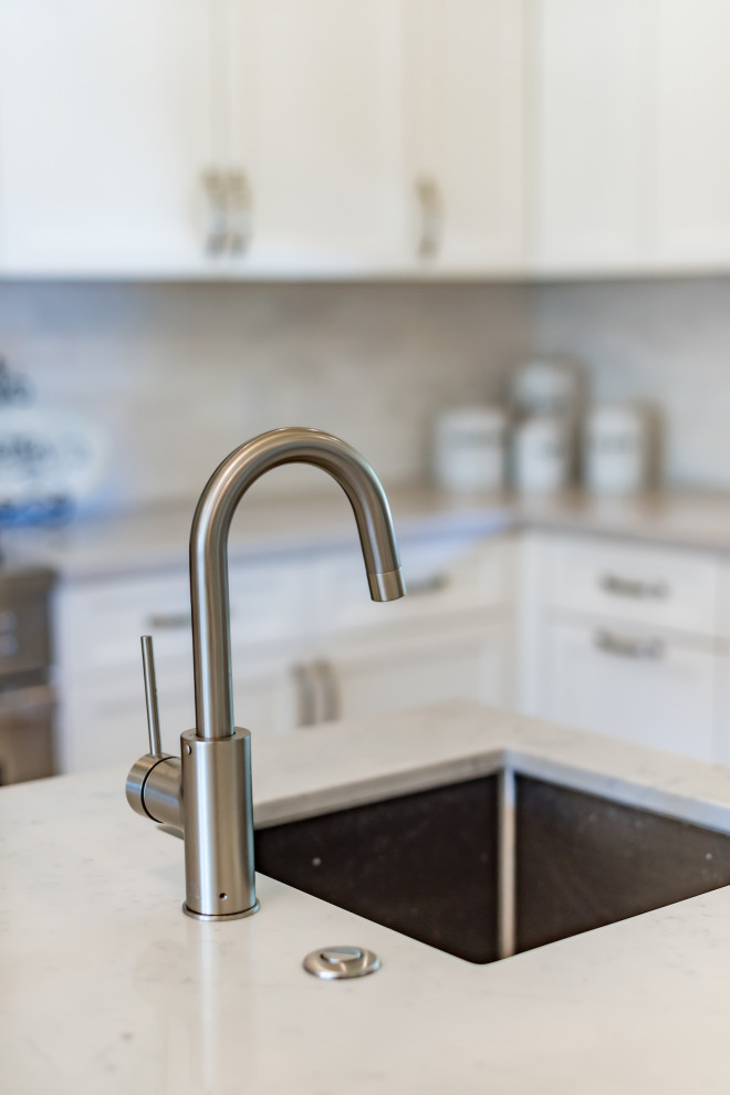 Emerald Dr- Kitchen/ Living/ Laundry