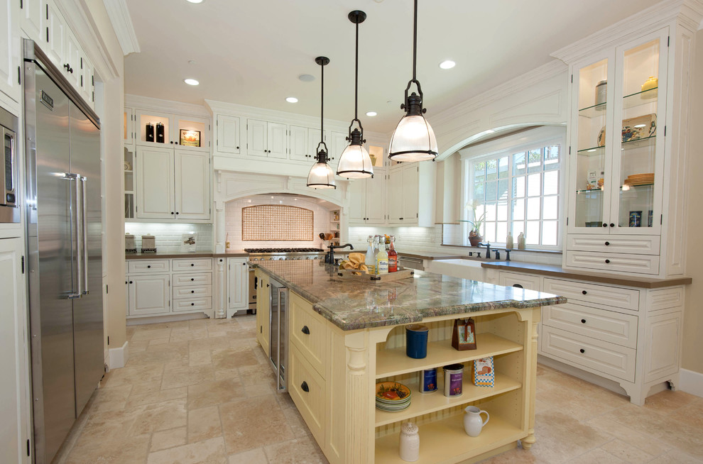 Design ideas for a traditional kitchen in Los Angeles with stainless steel appliances.