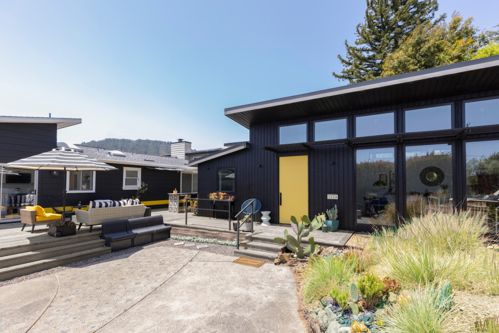 Inspiration for a contemporary exterior home remodel in San Francisco
