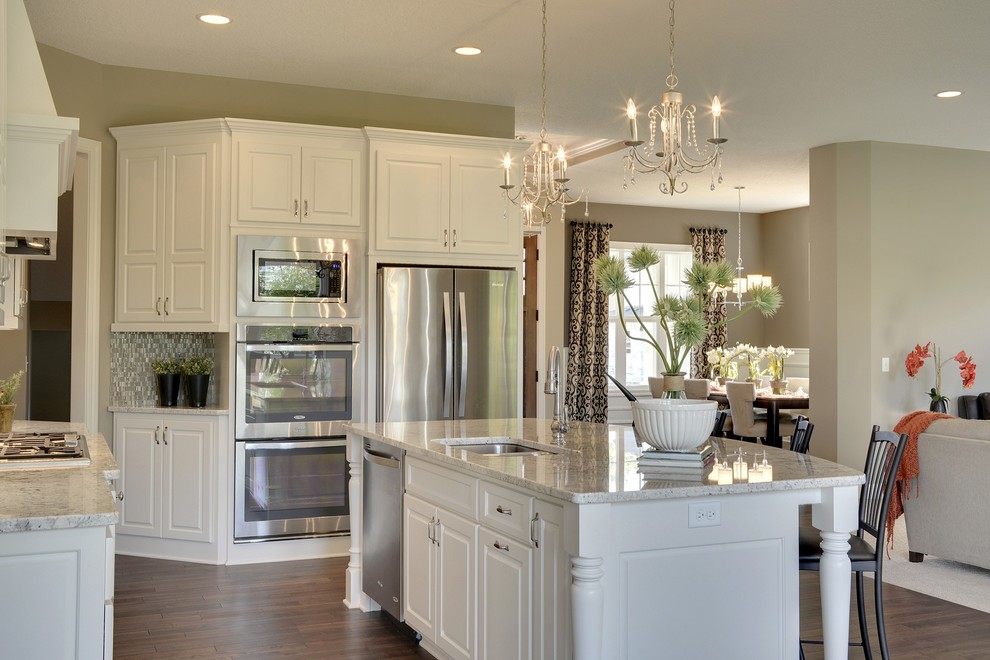 Transitional kitchen photo in Minneapolis