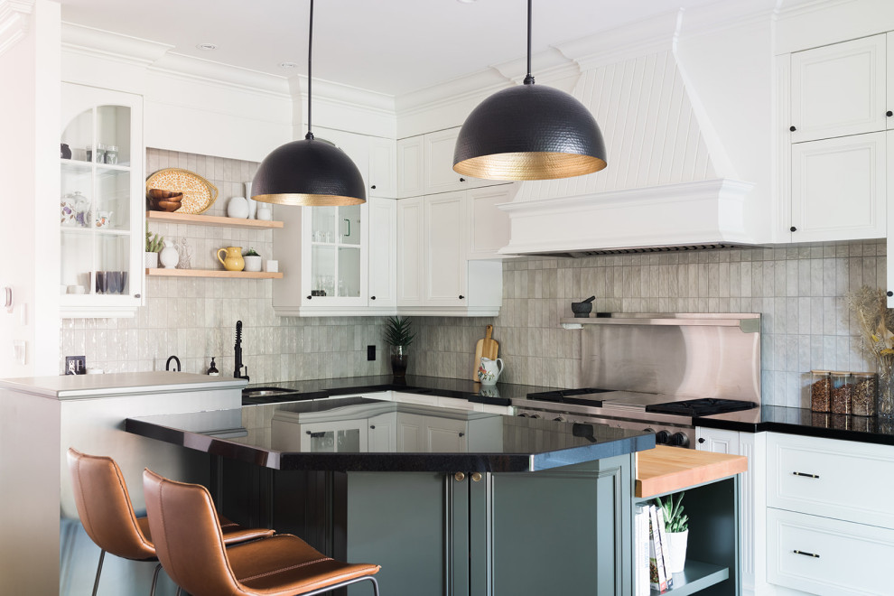 Transitional kitchen photo in Toronto