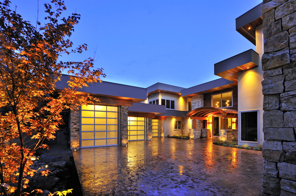 Contemporary attached three-car garage in Toronto.