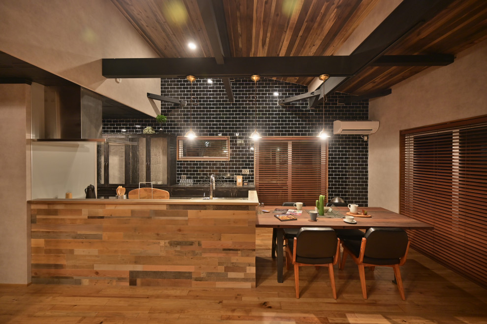 他の地域にあるサンタフェスタイルのおしゃれな住まいの写真