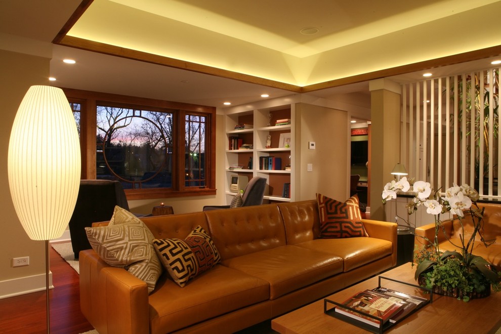 Traditional living room in Chicago with beige walls.