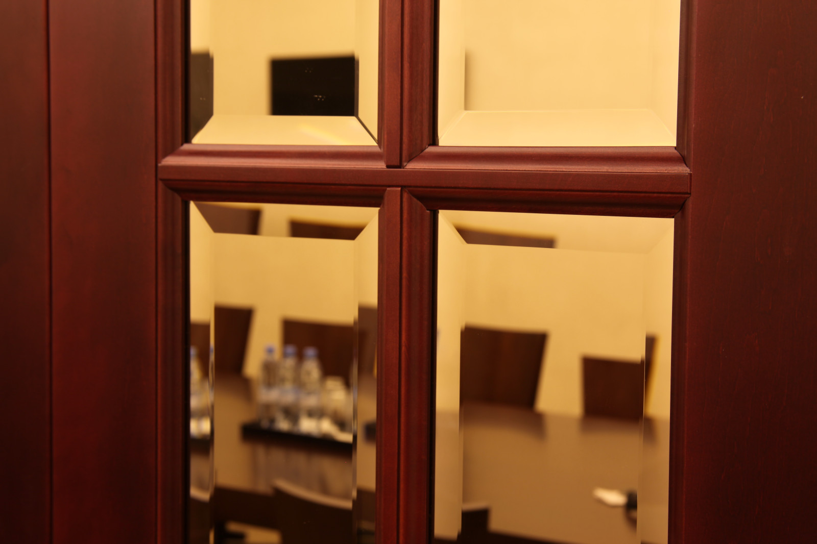 Дирекция спортивного комплекса «Лужники», комната для переговоров.