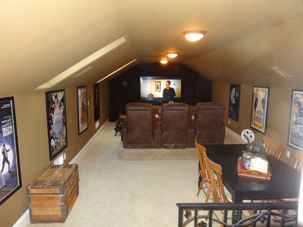 Home theater - traditional home theater idea in Sacramento