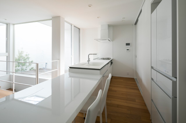 光の家 moderno-comedor