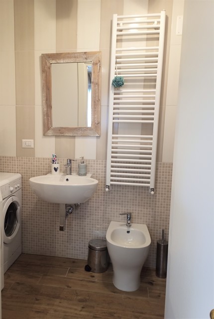Bagno di servizio shabby-chic-style-service-yard