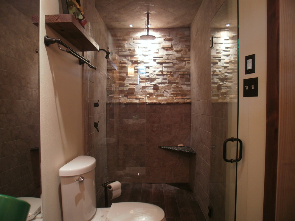 Photo of a contemporary bathroom in New Orleans.