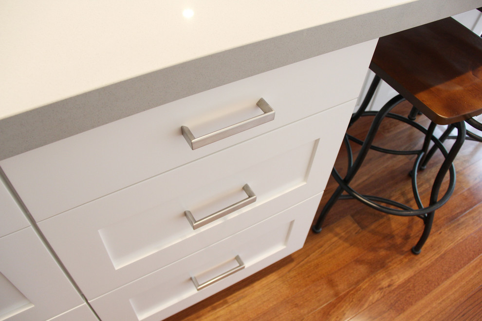 Example of a transitional kitchen design in Orange County